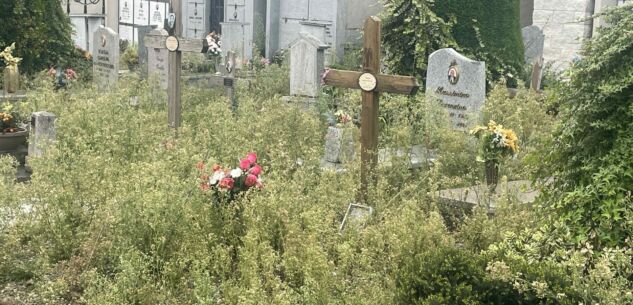 La Guida - Paesana, il degrado di un’ampia parte del cimitero di Santa Margherita