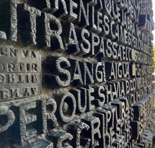 La parola di Gesù sul portone della Sagrada Familia di Barcellona.