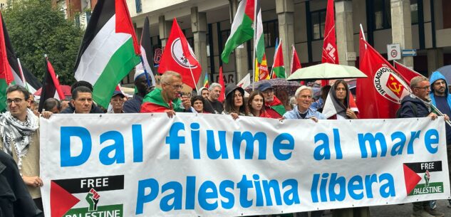 Corteo a Cuneo, sostegno alla popolazione di Gaza (fotogallery) La Guida - Corteo a Cuneo, sostegno alla popolazione di Gaza (fotogallery)