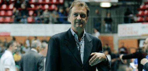 La Guida - La tribuna stampa del palasport di Cuneo sarà intitolata a Bruno Lubatti