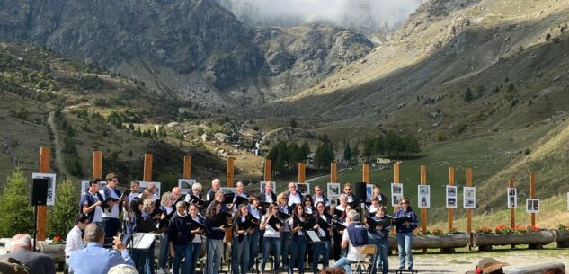 Nel giorno della festa del Rifugio Pian della Regina, il “congedo” dei Genre “dalla gestione degli impianti” La Guida - Nel giorno della festa del Rifugio Pian della Regina, il “congedo” dei Genre “dalla gestione degli impianti”