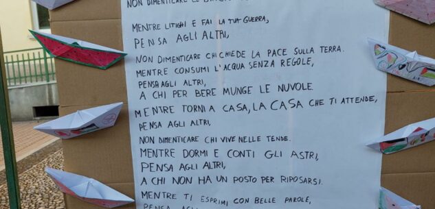 La Guida - Piasco, vandalizzato il cartellone dei bambini delle scuole per la Palestina