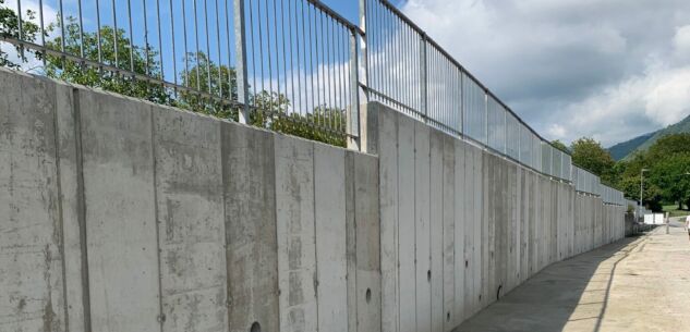 La Guida - Piano Quinto, ripristinato il muro di sostegno degli accessi alla scuola