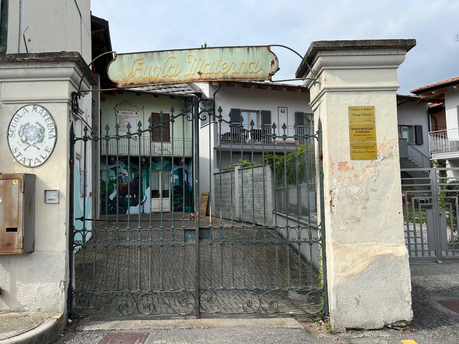 Paesana - Insegna scuola materna