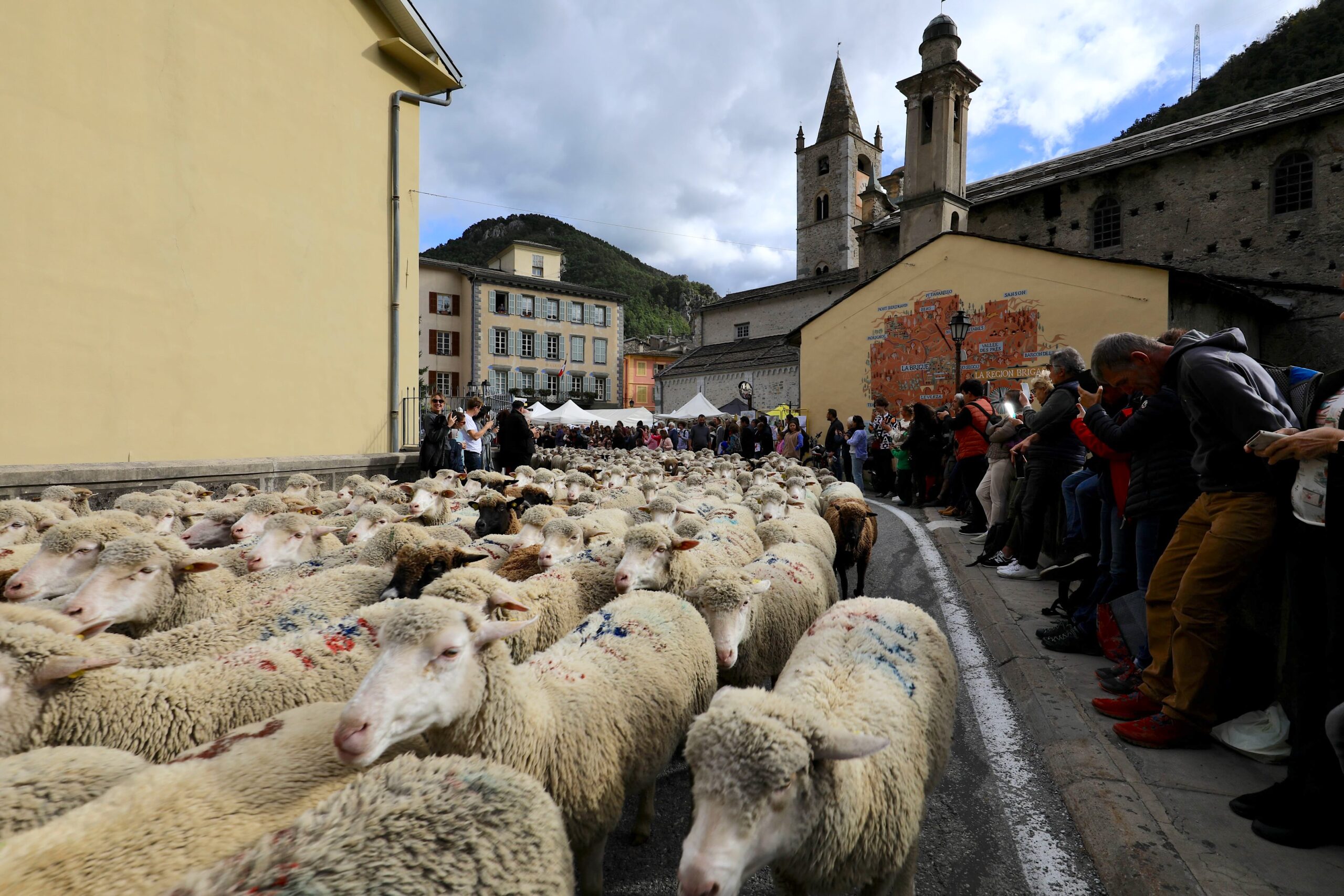 In treno alla Festa della pecora brigasca a La Brigue