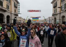 La Guida - La 42ª edizione della Stracôni, passi e colori di pace nelle strade della città – (Foto)