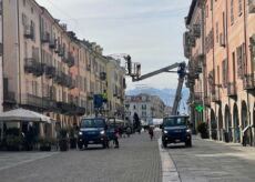 La Guida - Cuneo, si montano le luminarie natalizie