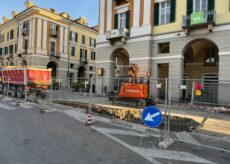 La Guida - Voragine in piazza Galimberti, lavori in corso sotto il piano viabile