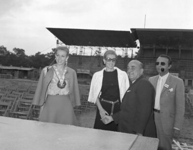 Le gemelle Kessler a Cuneo nel 1969, in occasione del Cantagiro (foto Archivio Bedino)
