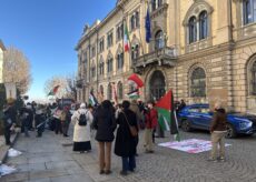 La Guida - Cuneo, presidio davanti alla Prefettura