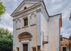 La Guida - Passeggiata introspettiva tra bianco e blu in attesa del Natale