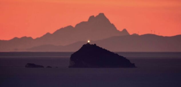 La Guida - Sua maestà il Monviso visto dalla Versilia