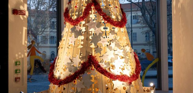 La Guida - Al Rondò dei Talenti l’albero di Natale con i sogni e le speranze dei passanti