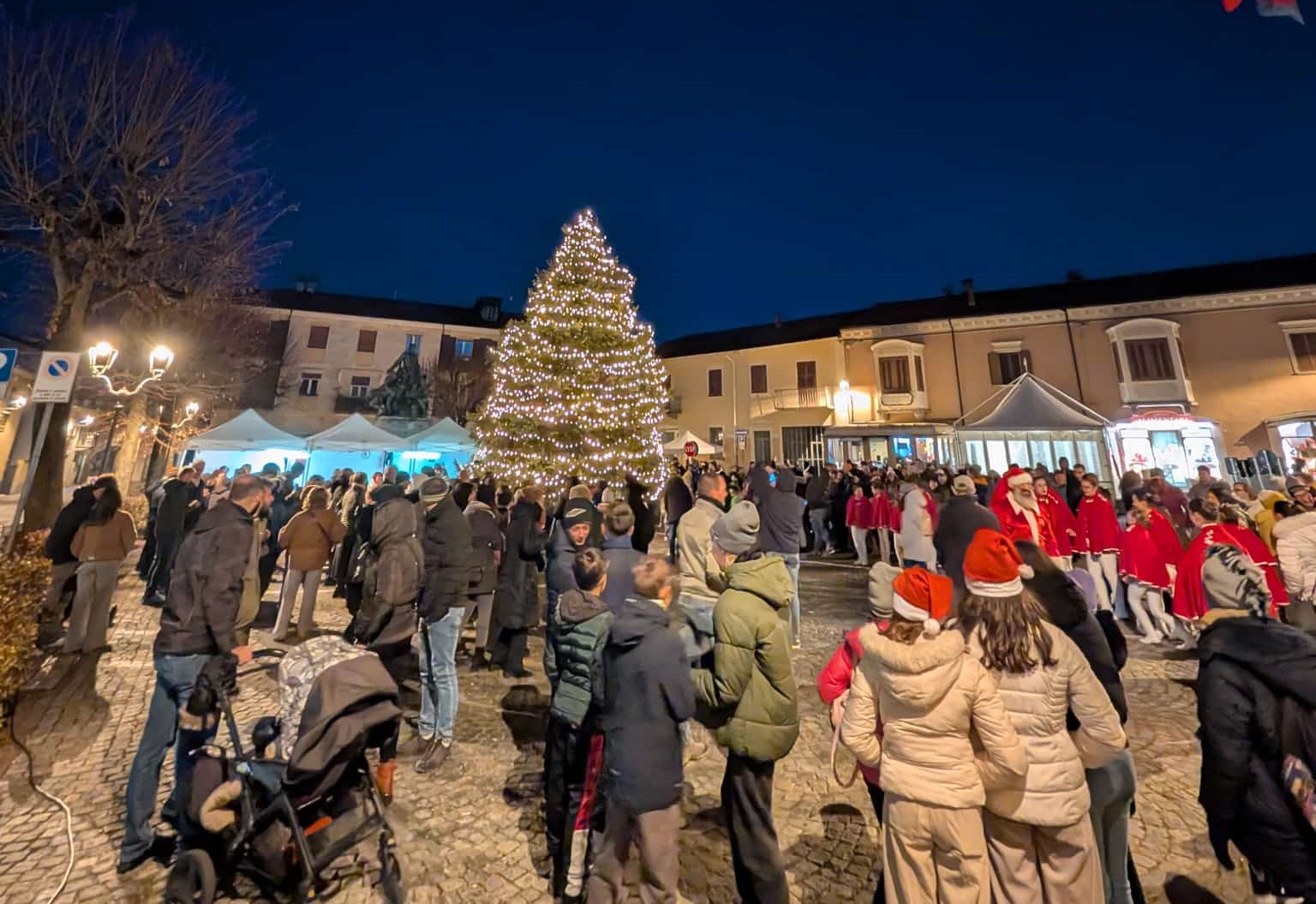 Peveragno ha acceso il Natale (foto)