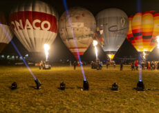 La Guida - Un gigante del cielo e palloni dalle forme divertenti al raduno di mongolfiere dell’Epifania
