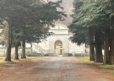 La Guida - Lascia l’auto all’esterno del cimitero di Paesana e le rubano la borsetta