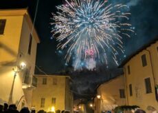 La Guida - In tanti alla prima del Natale in Contrada (foto)