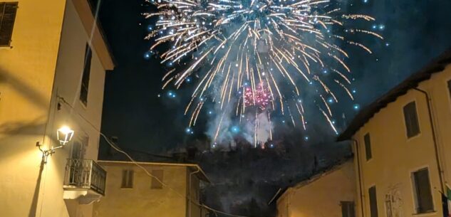 La Guida - In tanti alla prima del Natale in Contrada (foto)