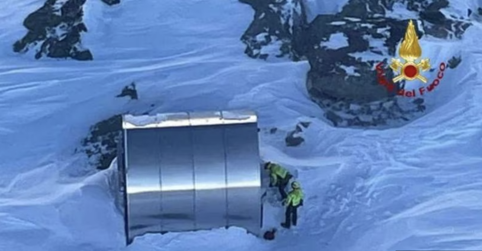 Intrappolati nel bivacco per vento e neve, salvati dai soccorritori
