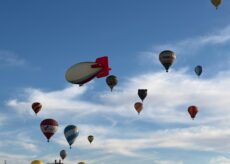 La Guida - Le mongolfiere solcano i cieli azzurri di Mondovì