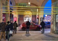 La Guida - Piazza Galimberti, fasce gialle per l’arco su corso Soleri