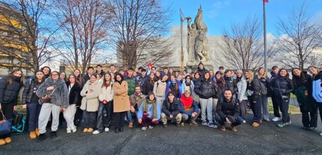 La Guida - Studenti di Saluzzo in visita al lager di Auschwitz