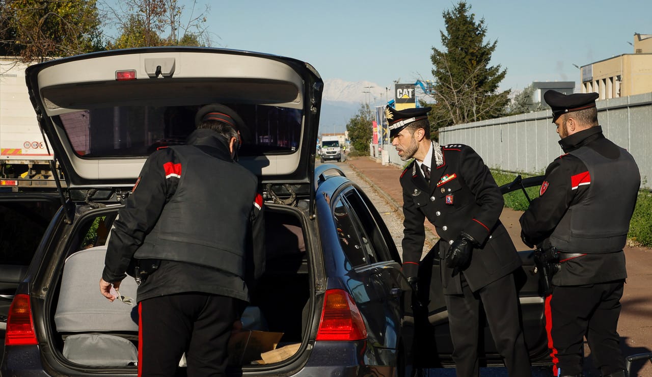 Controlli dei Carabinieri nell’area fossanese, due “pizzicati” con droga