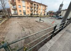 La Guida - Paesana, giardinetti diventati aridi spazi