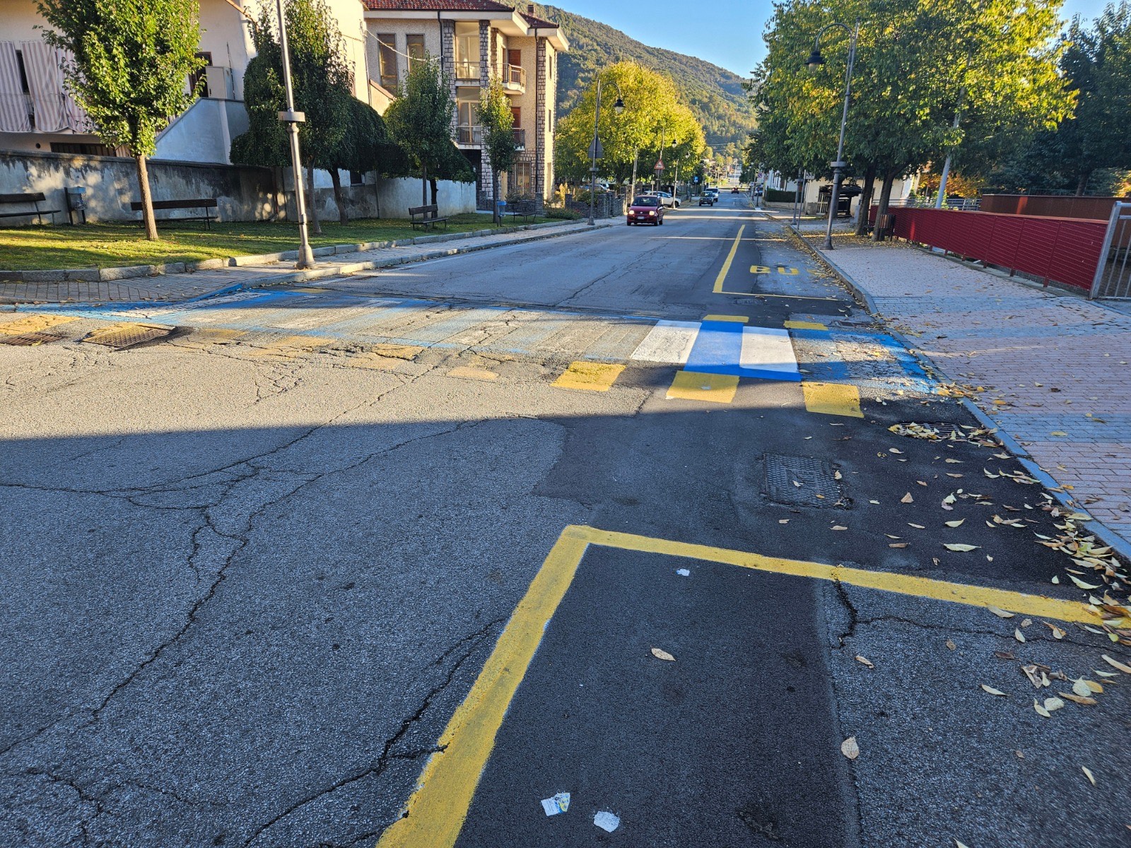 Sanfront, strisce pedonali incomplete