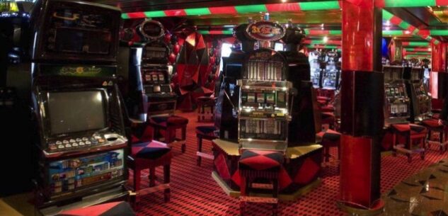 La Guida - Gioco d’azzardo e mafie: l’allarme di Pd, Avs e 5S per il Piemonte