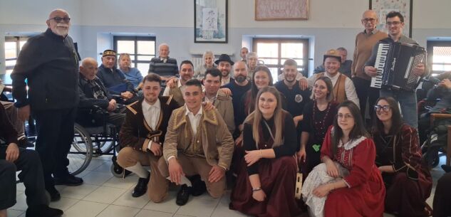 La Guida - Le maschere di Busca in visita alle Rsa