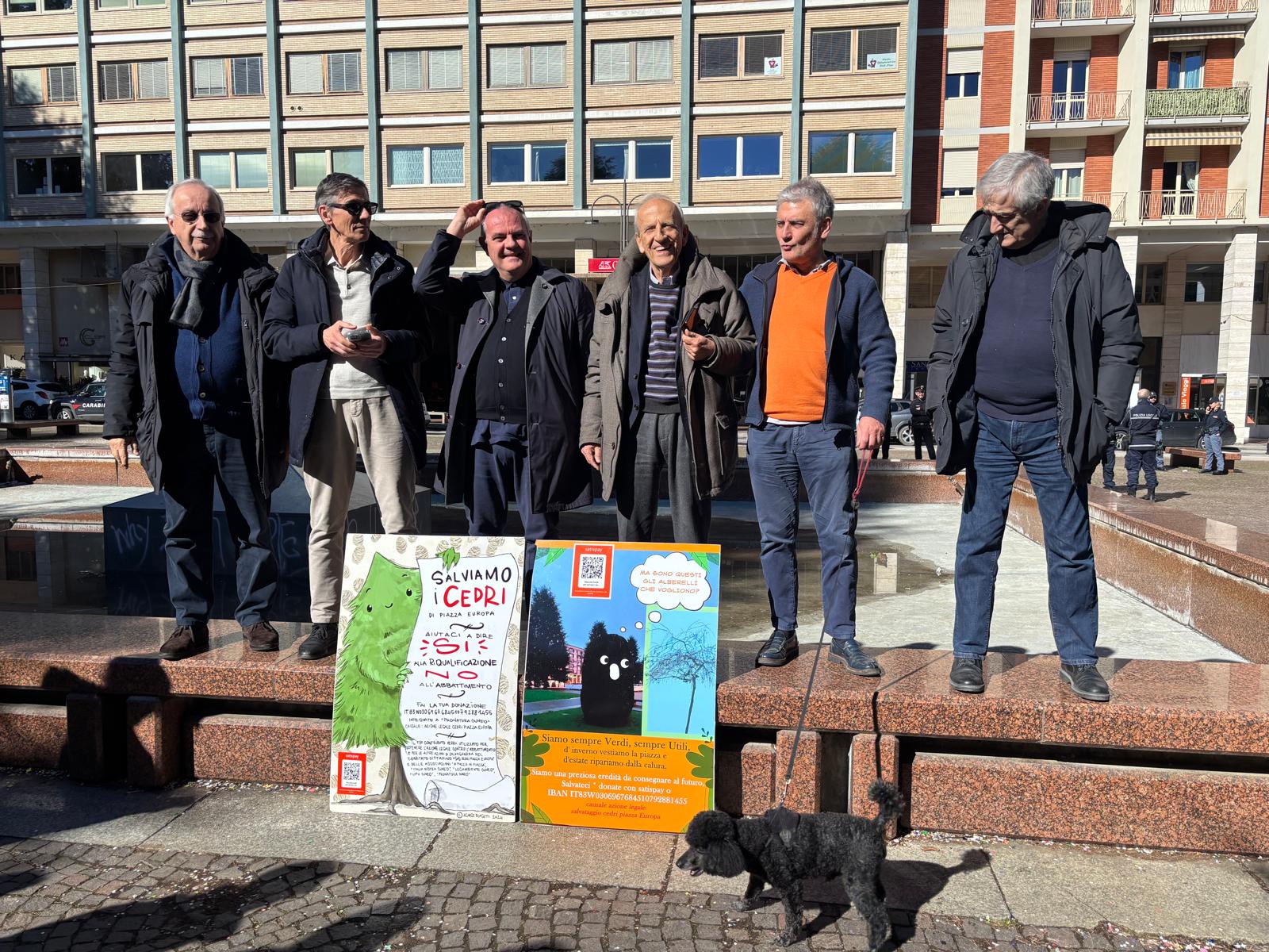Piazza Europa: “Vogliono montare il cantiere domenica sera, presidio permanente in difesa dei cedri”