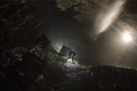 Le “scale Perotti” nel nuovo docufilm dedicato alla grotta del Rio Martino
