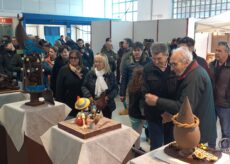 La Guida - “Borgo di cioccolato”, Sara Aimar vince il concorso delle sculture dedicate a Pinocchio [FOTO]