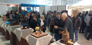 La Guida - “Borgo di cioccolato”, Sara Aimar vince il concorso delle sculture dedicate a Pinocchio [FOTO]