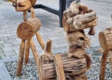 La Guida - Vandalizzate le renne in legno di via Po a Paesana