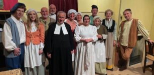 La Guida - Sul palco i “sagrin” del parroco di campagna Don Lorens