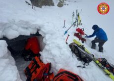 La Guida - Cade e si infortuna in montagna, soccorso con l’elicottero