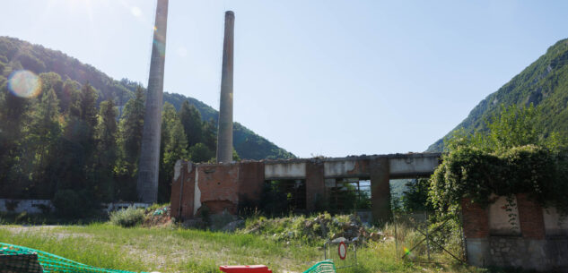 La Guida - Vernante, le ciminiere dell’ex-vetreria diventeranno icone della contemporaneità
