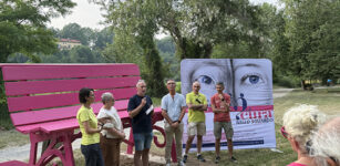 La Guida - La solidarietà ha un nuovo orizzonte: completato il “trittico delle grandi panchine” de “La cura nello sguardo”