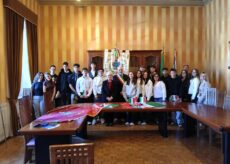 La Guida - La consegna della Costituzione ai diciottenni peveragnesi