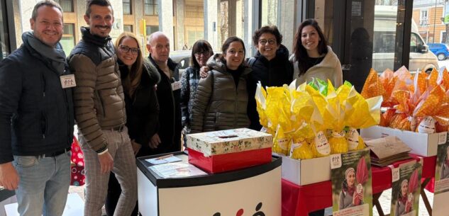 La Guida - L’Ail di Cuneo ha distribuito 11.000 uova di Pasqua solidali in 70 piazze della provincia