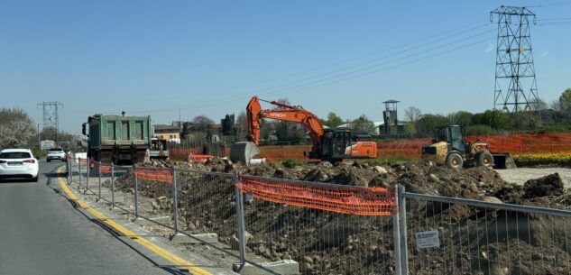 La Guida - Cuneo, lavori per la nuova rotonda in corso De Gasperi (FOTO)