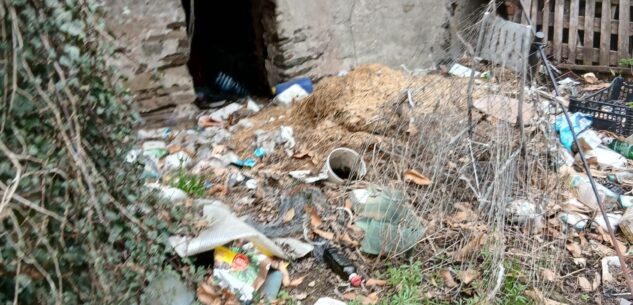 La Guida - Sopralluogo dei Vigili di Paesana su una discarica a cielo aperto