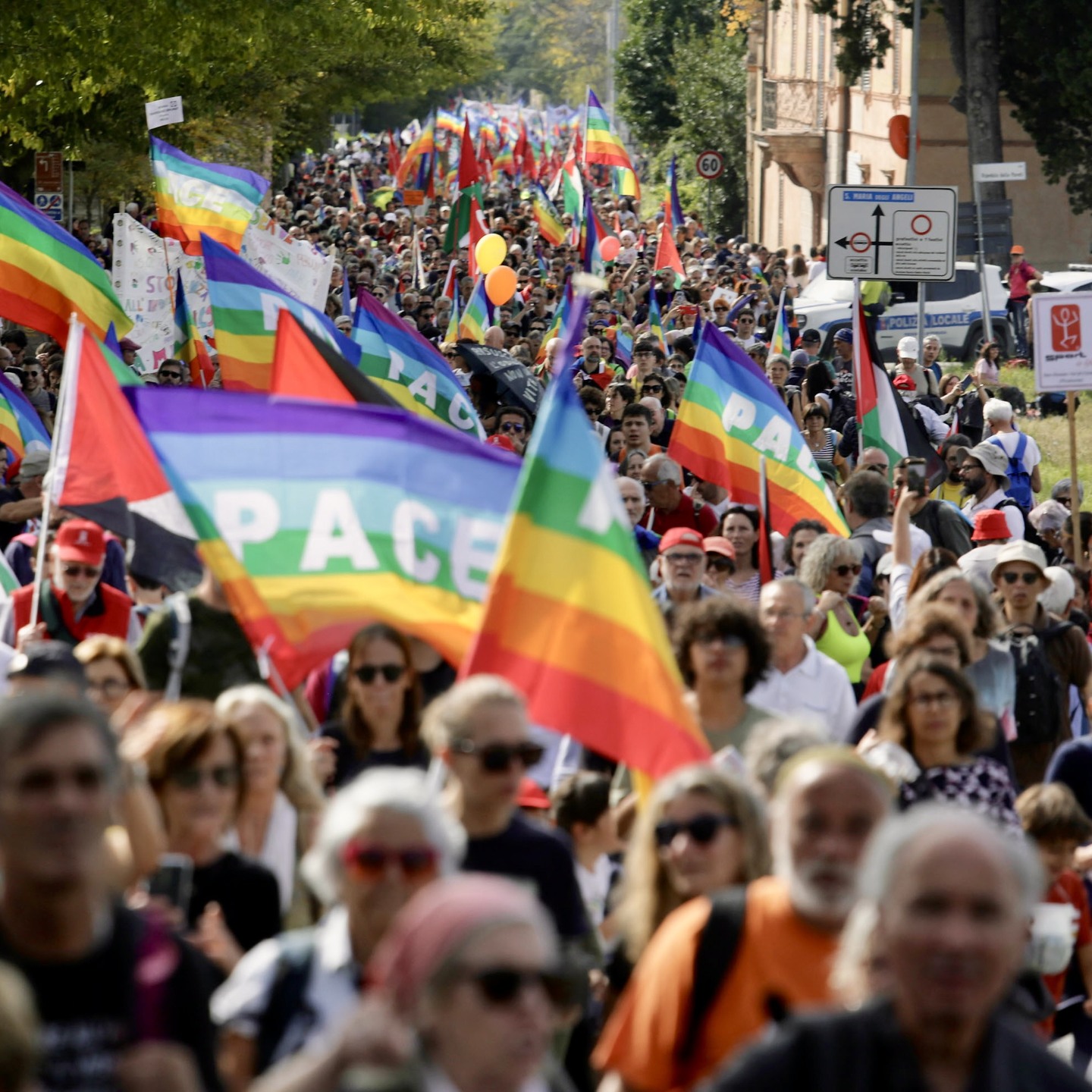 Ad Assisi una marcia per la pace in solidarietà con Papa Leone e le vittime di tutte le stragi in corso