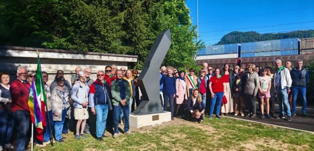 La Guida - Borgo, inaugurata la scultura di Basso Sciarretta accanto a MEMO4345