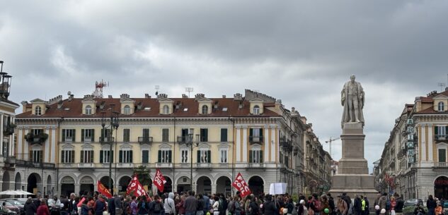 La Guida - “No alla riforma degli istituti tecnici”, presidio in piazza Galimberti