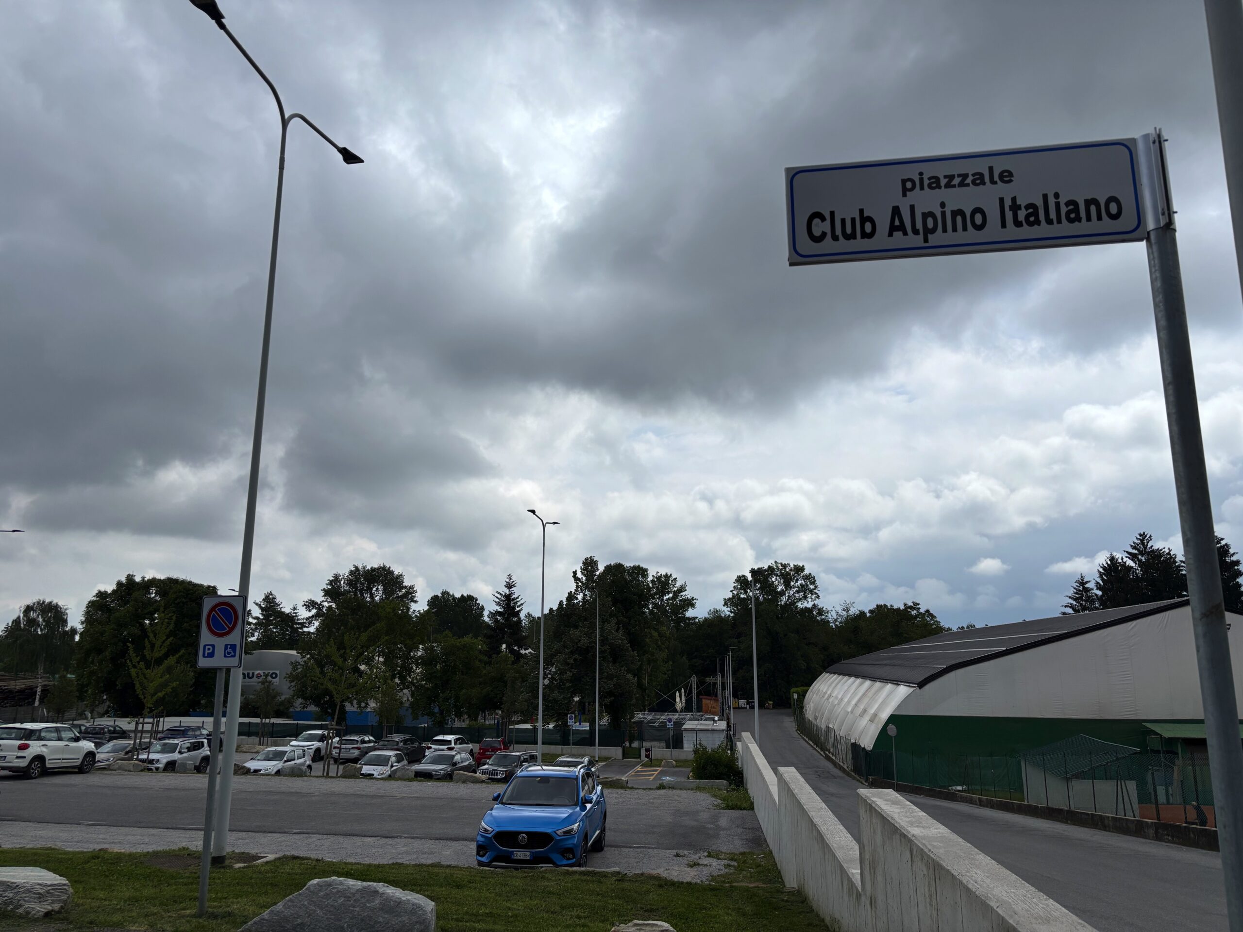 Il piazzale intitolato al Cai al Parco della Gioventù