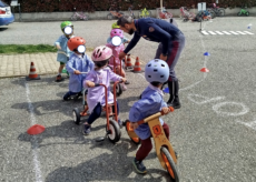 La Guida - Ragazzi e bimbi imparano la sicurezza stradale con la Polstrada