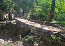 La Guida - Le “Bici da montagna” di Paesana hanno ricostruito il “ponte Rosetta” (fotogallery)